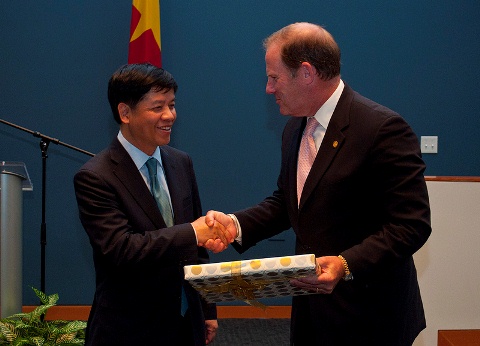 Vietnamese Ambassador Visits University