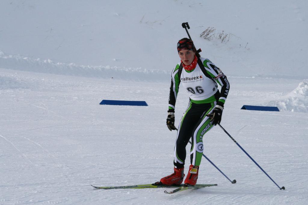 Natasha Boyes skis during a biathlon in 2010.