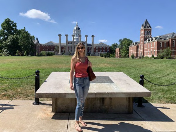 A truly iconic picture with the columns in the background.