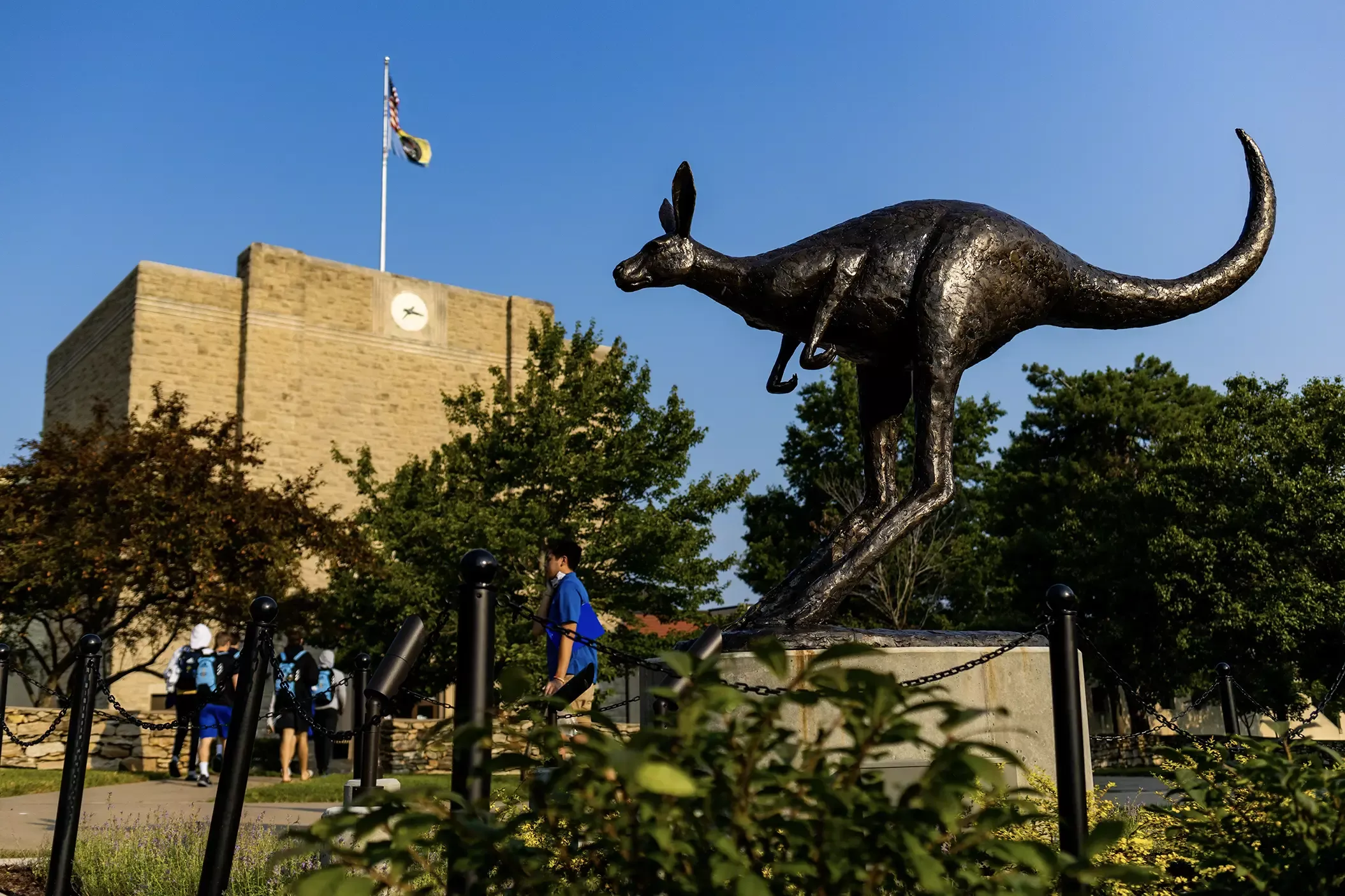 UMKC Roo statue