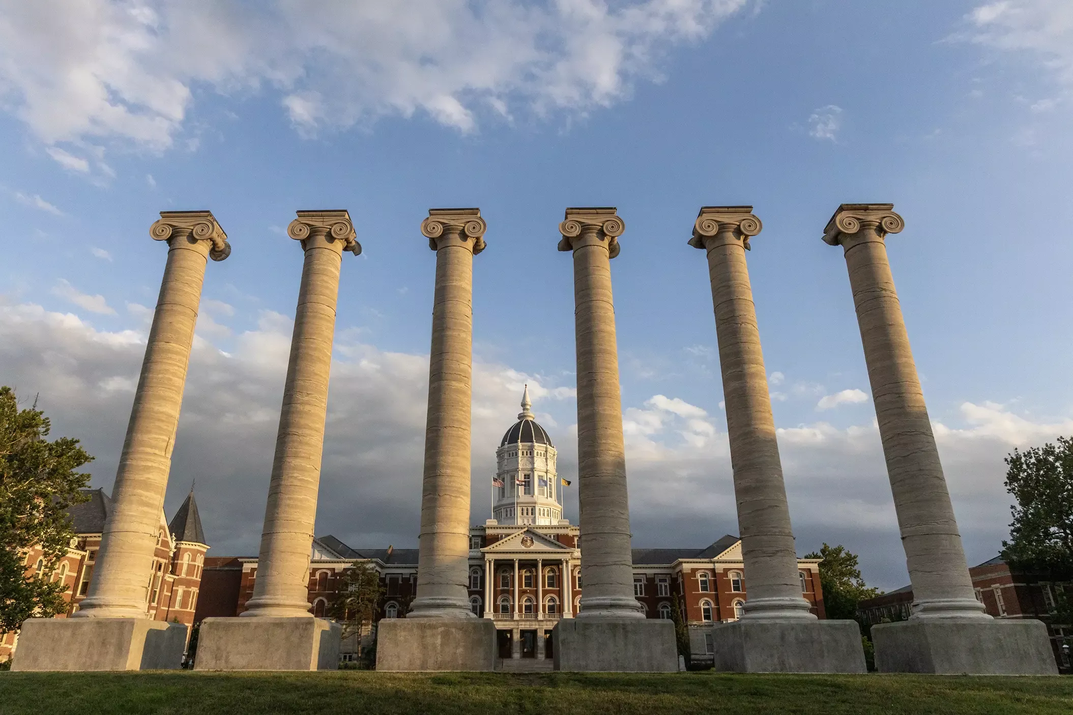 image of Mizzou Columns and Jesse Hall