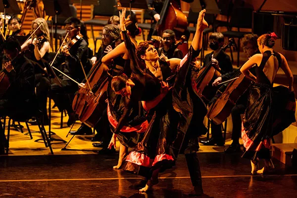Students dancing at UMKC Crescendo